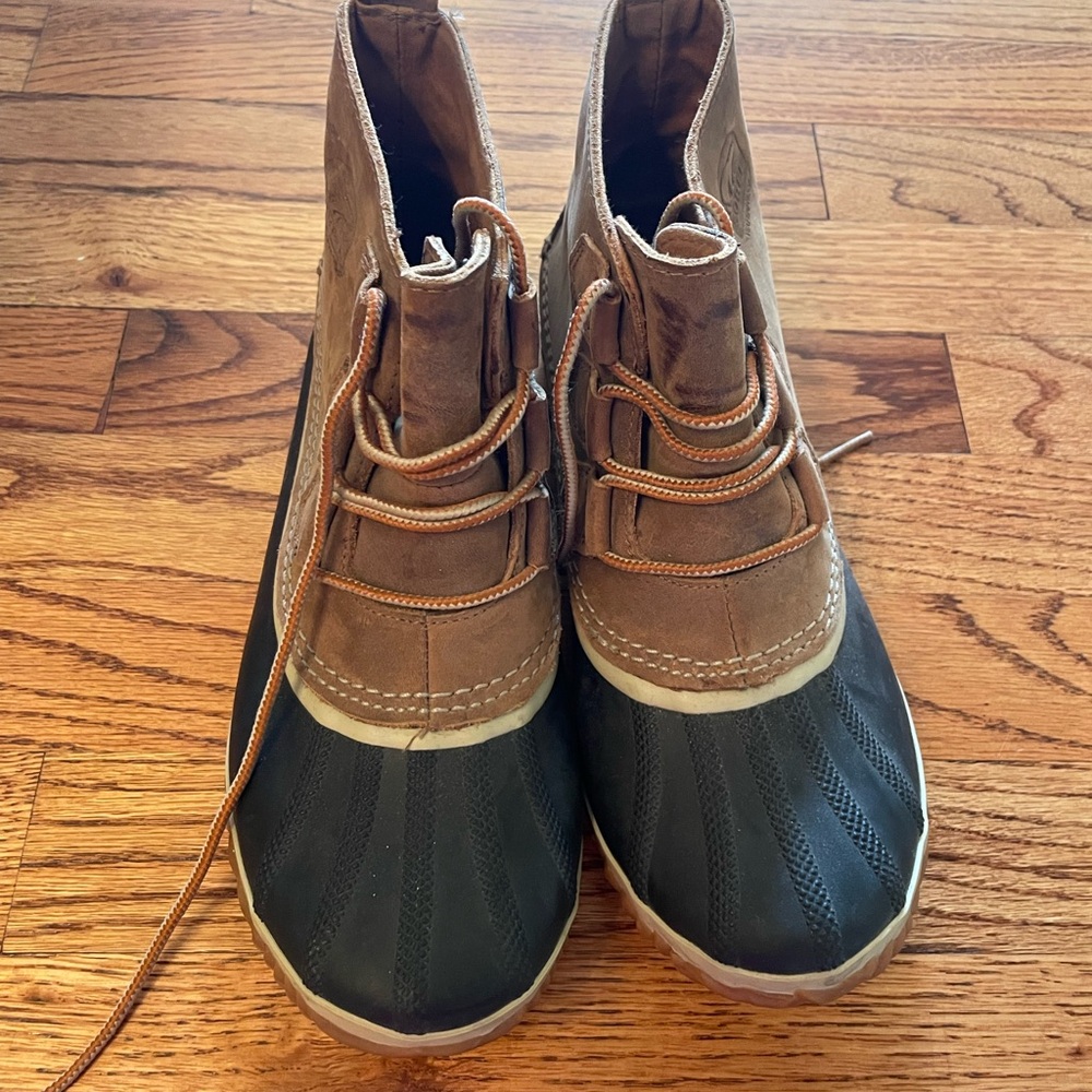 Sorrel size 8.5 casual rain boot
